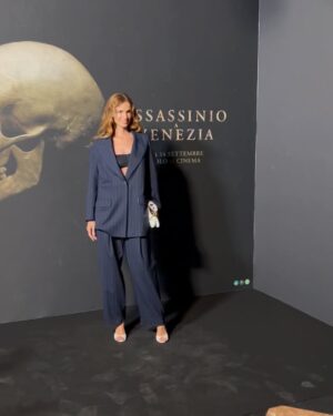 Gaia Bermani Amaral Instagram - Questa sera alla #premier del #film #assassinioavenezia #disney @disneyit #milan