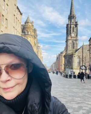 Gail Porter Instagram - One hour in my home town!