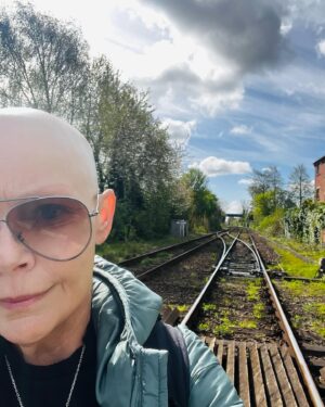 Gail Porter Instagram - It’s going to be a long train day!Thinking positive thoughts. Have a great day x I might just walk it!!!