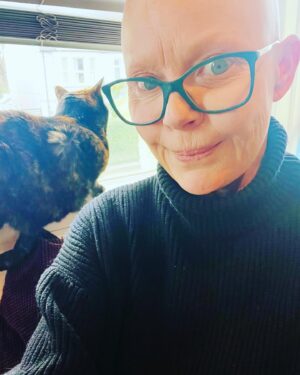Gail Porter Instagram - Day 15 of shingles. But I’m up and about. Did I miss anything? 🤣🎅❤️