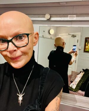 Gail Porter Instagram - Checking my hair out before my gig in Lancaster.