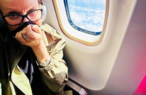 Gail Porter Instagram - Totally fine on a 3 hour delayed plane that is legally allowed to land in 100 mile an hour winds! Standard!