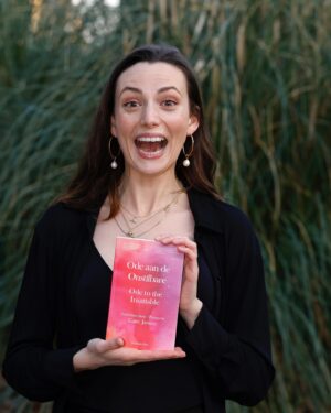 Gaite Jansen Instagram - AAAAAAAAH MY BOOK IS OUT AND YOURS NOW!!! 🫣🥹🫠💖💘💖 it’s a book of poetry & illustrations in both English and Dutch💖 it’s called ‘Ode aan de Onstilbare / Ode to the Insatiable’ and I hope you like it!!🫠💘💖✨🥹🫶🏼 

📸 @edwinsmulders