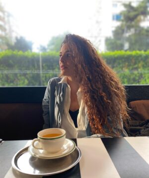 Gamze Topuz Instagram - Zaten şarjım az 📸 @brksayin