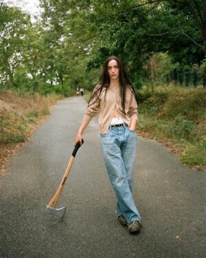 Garance Marillier Instagram - Gardening for @interlopemagazine 
shoot by @pierreangecarlotti 🪓