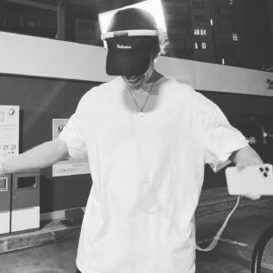 Garance Marillier Instagram - Clap de fin pour le second métrage de La rumeur 
« Rue des dames » 
Quelle ekip ❤️‍🔥

📸 @moseyofficial