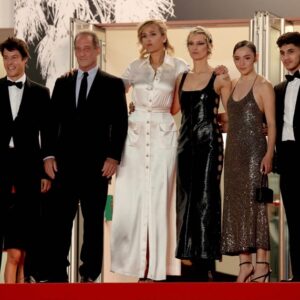Garance Marillier Instagram - Pfouuu pas les mots…
Il y’a dix ans nous venions pour la première fois à Cannes pour Junior, il y’a 5ans pour Grave, et aujourd’hui… 
« Merci au jury de laisser rentrer les monstres » 
❤️❤️❤️ 
Et BRAVO à toute cette équipe monstrueuse de travail et de talent ! 

FROM 2011 TO 2021 SHE DID IT 
❤️❤️❤️