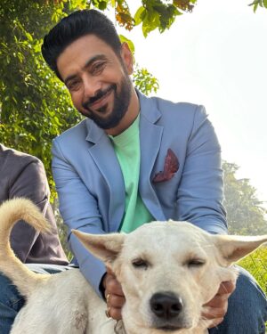 Garima Arora Instagram - 🎂 🎉 🥂 Happy birthday to this super human @ranveer.brar ..what a blast it has been to get to know him…to witness in real life his appetite for knowledge and desserts both 😱rarely you meet someone who can drop a history lesson and a hilarious reel in the same hour 🤦🏻‍♀️ a great chef, a caring colleague and a legit dog whisperer. He has lived a 1000 lives so far and I wish him another 1000 going ahead. Coz knowing Ranveer in knowing he is always looking for the next big adventure. Wish you a lifetime excitement my friend! ❤️