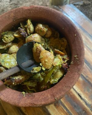 Garima Arora Instagram - My favorite meal of 2022 has to be the one from the GSB kitchen of @maachli_farmstay . We spent 2 nights with the Samant family in their home with the amazing women of the house..cooking on open fire, in earthen pots, listening to their stories and eating our hearts out!