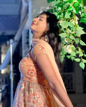 Garvita Sadhwani Instagram - Ready to meet Roohi Birla Poddar? 💖🤞
Keep Watching #yehrishtakyakehlatahai everyday at 9:30PM only on @starplus ♥️ and @disneyplushotstar 

Need all your love and support for this new journey #yrkkh🫰
…
#roohibirla🦋 #roohipoddar #yrkkh #yehrishtakyakehlatahai #starplus