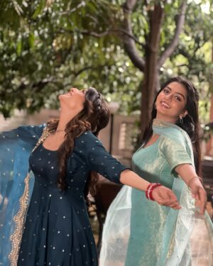 Garvita Sadhwani Instagram - Weekly shoot dump #1 
#yrkkh #starplus
@starplus @directorskutproduction 
.
.
.
#instagram #photogram #bts #behindthescenes