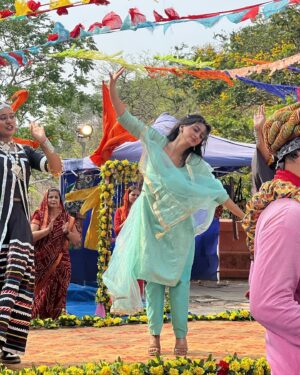 Garvita Sadhwani Instagram - Weekly shoot dump #1 
#yrkkh #starplus
@starplus @directorskutproduction 
.
.
.
#instagram #photogram #bts #behindthescenes