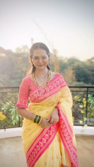 Gauri Kulkarni Instagram - लिंबू कलरची साडी 💛😊

सुंदर-अक्षराच्या लग्नाची तयारी सुरू 🩷
तुम्ही येताय ना?
‘प्रेमास रंग यावे’- सोम- शनि रात्री ९ः३० वा. @sunmarathi वर 🙏🏻

Saree- @tanishkweddingsaree 
Jewellery- @shreerampearls 
Styled by- @sachingadre @varsha.m.s143