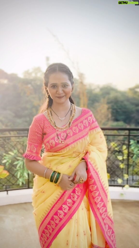 Gauri Kulkarni Instagram - लिंबू कलरची साडी 💛😊 सुंदर-अक्षराच्या लग्नाची तयारी सुरू 🩷 तुम्ही येताय ना? ‘प्रेमास रंग यावे’- सोम- शनि रात्री ९ः३० वा. @sunmarathi वर 🙏🏻 Saree- @tanishkweddingsaree Jewellery- @shreerampearls Styled by- @sachingadre @varsha.m.s143