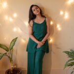 Gauri Kulkarni Instagram – Saste Lighting ke Nashe 🤭💚

Dress- @sadagi.in 
P.C- @ashayrtulalwar