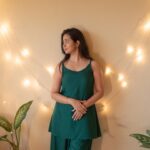Gauri Kulkarni Instagram – Saste Lighting ke Nashe 🤭💚

Dress- @sadagi.in 
P.C- @ashayrtulalwar