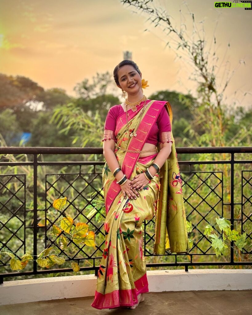 Gauri Kulkarni Instagram - महाराष्ट्र दिनाच्या शुभेच्छा 🌻🤗 @tanishkweddingsaree @shreerampearls @meshreysawant @wechitramedia