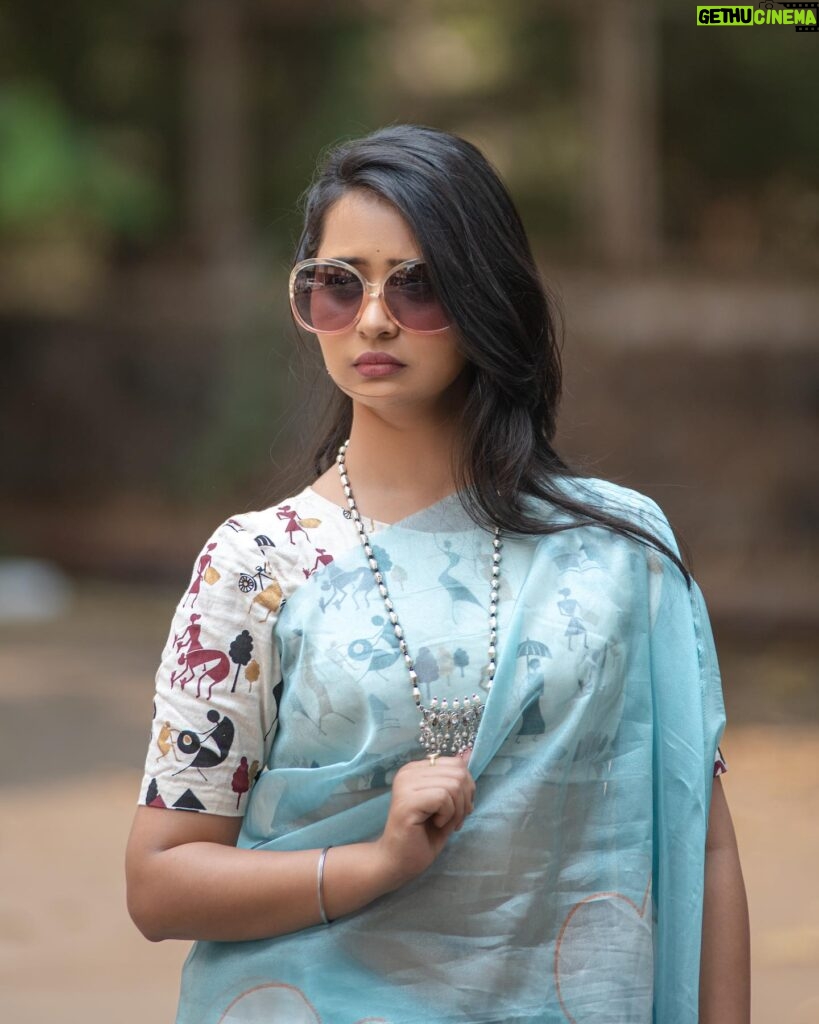 Gauri Kulkarni Instagram - ☁️🩵 Jewellery- @shreerampearls Saree- @aaru_abhijit P.C- @ashayrtulalwar Hair and saree draping- @ruksar__99 Make up- @makeupwith_swarada styled by- @tanmay_jangam