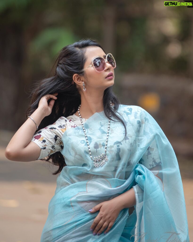 Gauri Kulkarni Instagram - ☁️🩵 Jewellery- @shreerampearls Saree- @aaru_abhijit P.C- @ashayrtulalwar Hair and saree draping- @ruksar__99 Make up- @makeupwith_swarada styled by- @tanmay_jangam