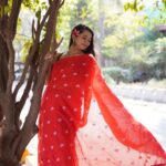 Gauri Kulkarni Instagram – लाल छडी ❤️

Make up- @monikaraka_makeover86 
P.C- @_m_a_photography___ 
Saree- @bahurupa_ 
managed by- @spandan_celebritys__8605942021