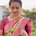 Gauri Kulkarni Instagram – चाफा💛

Jewellery- @shreerampearls 
Saree- @tanishkweddingsaree 
V.C. and edit- @meshreysawant 

On the sets of @premas_rang_yave @sunmarathi