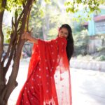 Gauri Kulkarni Instagram – लाल छडी ❤️

Make up- @monikaraka_makeover86 
P.C- @_m_a_photography___ 
Saree- @bahurupa_ 
managed by- @spandan_celebritys__8605942021