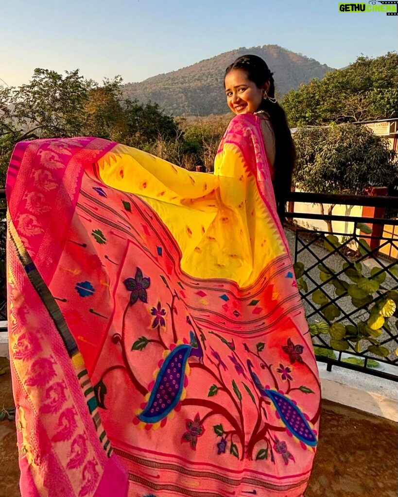 Gauri Kulkarni Instagram - लिंबू कलरची साडी 💛🤗 P.C- @meshreysawant Saree- @tanishkweddingsaree Jewellery- @shreerampearls