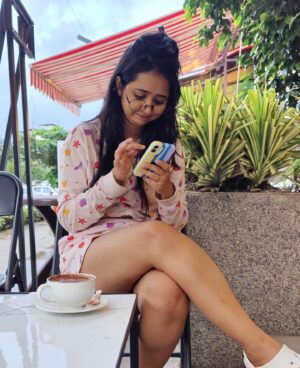 Gauri Kulkarni Instagram - Healthy food khaya karo guys please 🫠😊🩵
P.C.- @ashayrtulalwar