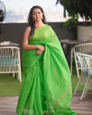 Gauri Kulkarni Instagram - It’s the Humidity 😒💚

Saree- @thechaphatales 
Make up- @nikitadhaygude_makeupartist 
Hair- @nehavaishnav_makeover 
P. C- @luminousproductionsindia