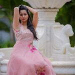 Gauri Kulkarni Instagram – Stuck at the Fountain(Thane west)🫠🤭🩷 

Dress- @_vastralekha_ 
P.C- @rushikeshhoshingphotography 
Styled by- @tanmay_jangam 

#mumbaikar #mumbaitrafficscenes