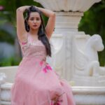 Gauri Kulkarni Instagram – Stuck at the Fountain(Thane west)🫠🤭🩷 

Dress- @_vastralekha_ 
P.C- @rushikeshhoshingphotography 
Styled by- @tanmay_jangam 

#mumbaikar #mumbaitrafficscenes