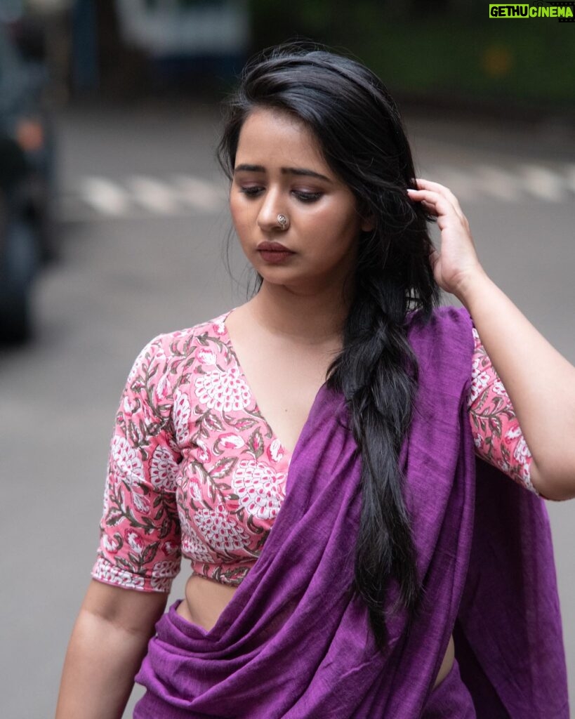 Gauri Kulkarni Instagram - Nose pin is new 💜 Saree- @maanto.in P.C- @ashayrtulalwar