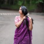 Gauri Kulkarni Instagram – Nose pin is new 💜

Saree- @maanto.in 
P.C- @ashayrtulalwar