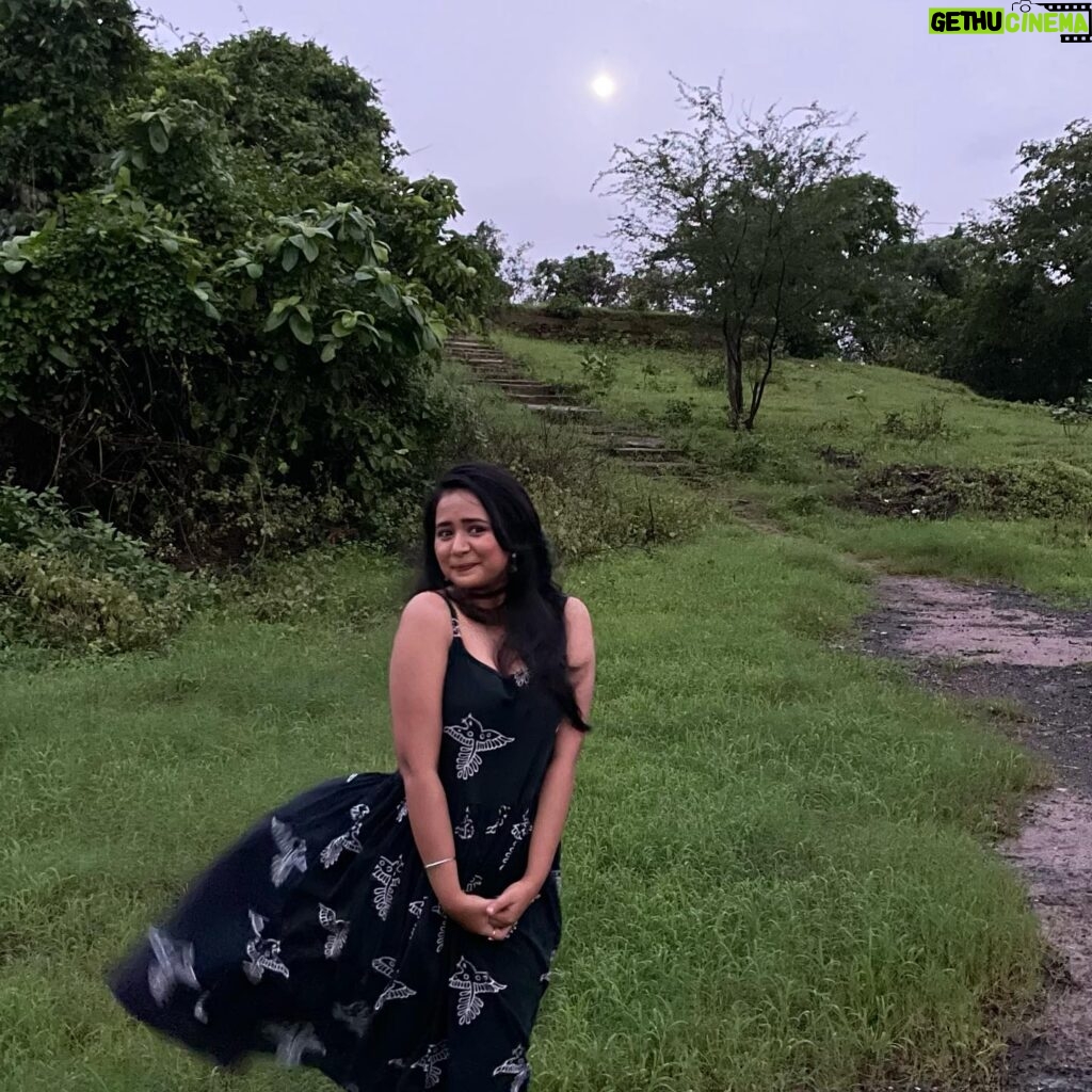 Gauri Kulkarni Instagram - Day or Night? 🤔 Dress- @sadagi.in