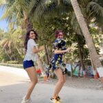 Gautami Kapoor Instagram – 🌴💃🌺☀️👯‍♀️🫶🏻

#dance #duo #fyp #jabwemet #yehishqhay #explore #trend