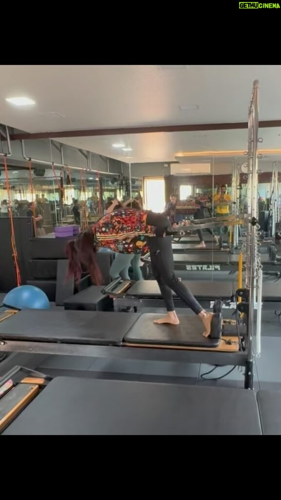 Gautami Kapoor Instagram - Afterhaving a stiff back, stiff hip flexors and stiff hamstrings I worked my way through tried hard. Failed some days , some days I gave up!… and today I could achieve mobility which I could not Imagine was ever possible 😀!!! Consistency and determination is the key to achieve what seems impossible . If I can do it so can you !! @piyush_bhagat this was the only song running in my mind while doing this challenge ❤️ Thank you Anil sir for always pushing and inspiring us to do better