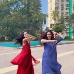 Gautami Kapoor Instagram – Desi girl vibes @gautamikapoor 💃👯‍♀️

#duo #trendingreels #dance #vibe #fyp #dancersofinstagram