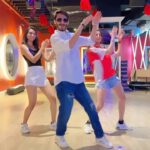 Gautami Kapoor Instagram – The quickest reel we have ever shot 😉📸
Dancing on loop to this choreography @shazebsheikh 

#dance #fyp #trendingreels #explore #shahzeb #donttouchme #vibes