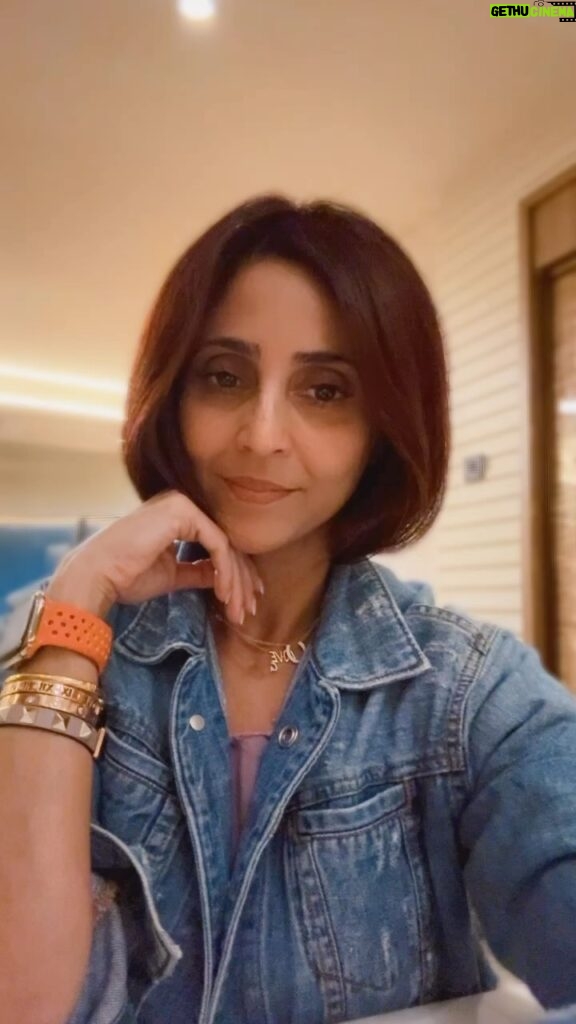 Gautami Kapoor Instagram - Sawaal ka jawaab .. sahi ya galat … kya lagta hain aapko doston ??? 😂😂 #sundayfunday #timepass😜 #humour