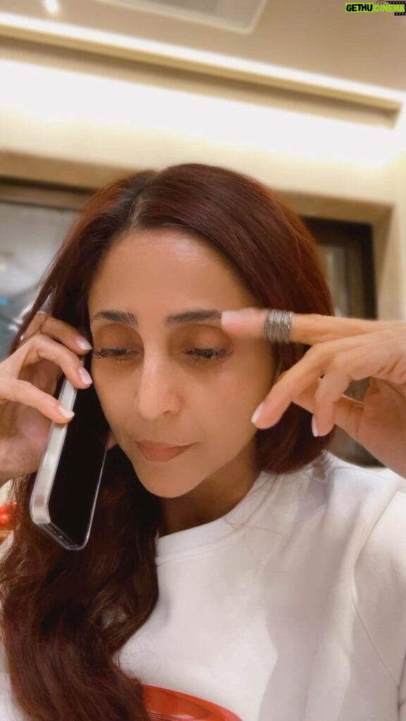 Gautami Kapoor Instagram - That time in the day when you’ve had your lunch ,are ready for a 10 minute Power nap… and…. GOOD AFTERNOON 🙃🙃🙃
