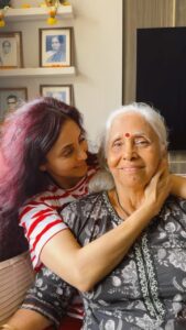 Gautami Kapoor Instagram - My constant, steady best friend for life … she is pretty , positive, peppy but definitely not PREG….😂🙈😊😀😇!!!! Happy Mother’s Day Aaee and to all mothers !!! Cheers to the fighters , the lovers , the caretakers and the care givers …… MOTHERS ❤️❤️ Hope this can bring a smile to your face 😃