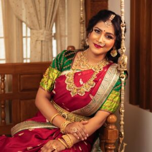 Gauthami Jadav Instagram - One of my favourites ♥️😍 
Makeup @makeoverby_lakshmiyogi 
Jewellery @avyana_rental_jewels_bangalore 
Designer @akrutiboutiquebykalasuresh 
Vc @chidu.ln_portraits 
#makeover #jewellery #trendingreels #gouthamijadav #reels