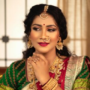 Gauthami Jadav Instagram - One of my favourites ♥️😍 
Makeup @makeoverby_lakshmiyogi 
Jewellery @avyana_rental_jewels_bangalore 
Designer @akrutiboutiquebykalasuresh 
Vc @chidu.ln_portraits 
#makeover #jewellery #trendingreels #gouthamijadav #reels