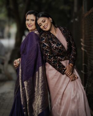 Gauthami Jadav Instagram - #TheSisterhood👭
Makeup @makeover_by_rashmimanoj 
Hairdo @hairstyle_banu 
Photography @mega_mind_photography 
Jewels @sakhi_rental_jewellery 
Designer @mikhu_boutique 

#sisterhood #sister #smile #bond #positive