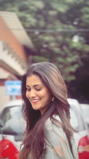 Gauthami Jadav Instagram - 😊 
Vc @abhishekgkasaragod 
Hairdo @hairstylistarya 
Wearing @udojas_sutra 
#reelsinstagram #trendingreels #kannadasongs #surabhibharadwaj #trending