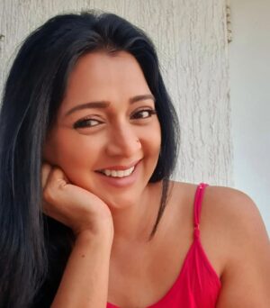 Gayatri Jayaraman Instagram - 6am to 7am make up done...off to shoot for valli thirumanam! Busy day ahead!!