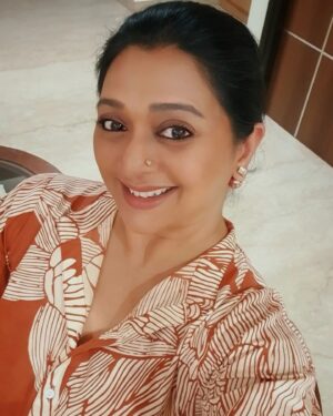 Gayatri Jayaraman Instagram - Looking forward to a fantastic evening with friends!