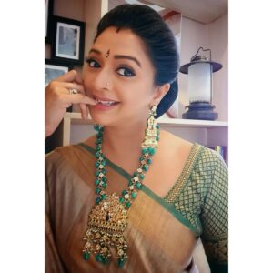 Gayatri Jayaraman Instagram - @eternaljewelry every piece of jewellery is a Masterpiece! Thank you for this gorgeous set, I feel like a princess! So royal, eye catching and sure to make heads turn where ever I go! Do check out the page of @eternaljewelry and you will see that every single piece of jewellery here is unique and simply stunning!
#indianjewellery  #beadedjewelry #kundanjewellery
#instaseller #womenentrepreneurs #classyjewellery #collabjewellery #jewelrylovers