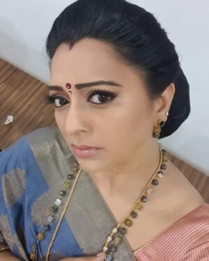 Gayatri Jayaraman Instagram - My expression when they say I have 1 more scene today ....its already 20:18.....another late night! Oh no!!!