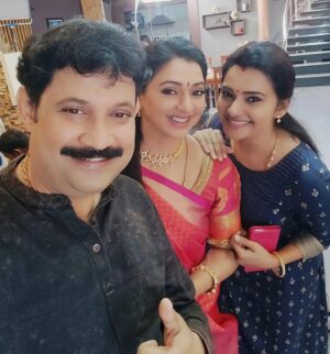 Gayatri Jayaraman Instagram - Meeting @iamsruthiraj after 3 years....we worked together last in azhagu just before the first covid lockdown....wo much has happened in 3 years!!